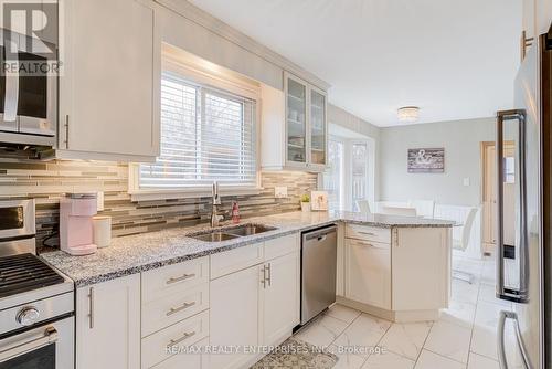 1311 Aldridge Crescent, Burlington, ON - Indoor Photo Showing Kitchen With Double Sink