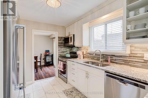 1311 Aldridge Crescent, Burlington, ON - Indoor Photo Showing Kitchen With Double Sink With Upgraded Kitchen