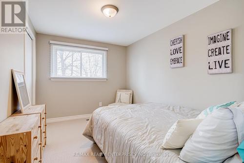 1311 Aldridge Crescent, Burlington, ON - Indoor Photo Showing Bedroom