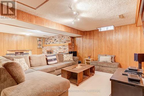 1311 Aldridge Crescent, Burlington, ON - Indoor Photo Showing Living Room