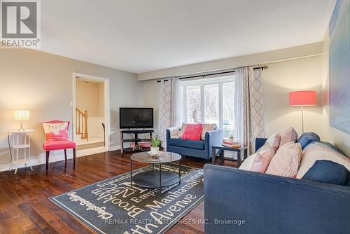 1311 Aldridge Crescent, Burlington, ON - Indoor Photo Showing Living Room