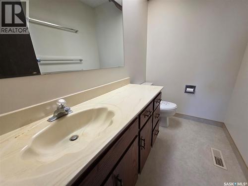 624 7Th Avenue Ne, Swift Current, SK - Indoor Photo Showing Bathroom