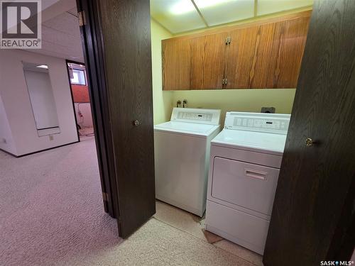 624 7Th Avenue Ne, Swift Current, SK - Indoor Photo Showing Laundry Room