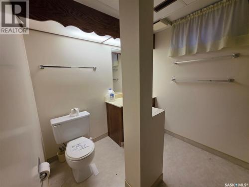 624 7Th Avenue Ne, Swift Current, SK - Indoor Photo Showing Bathroom