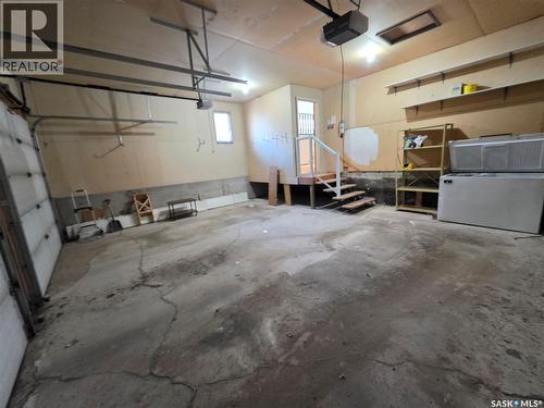 624 7Th Avenue Ne, Swift Current, SK - Indoor Photo Showing Garage