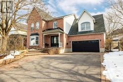 32 KYLE AVENUE Ottawa, ON K2S 1G9