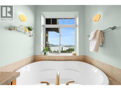 3676 Mcbride Road, Blind Bay, BC - Indoor Photo Showing Bathroom