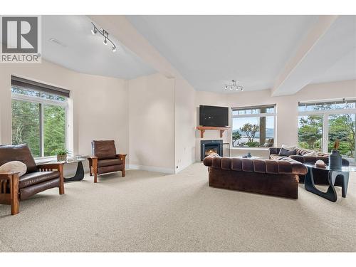3676 Mcbride Road, Blind Bay, BC - Indoor Photo Showing Living Room