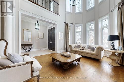 24 Bluff Trail, King, ON - Indoor Photo Showing Living Room