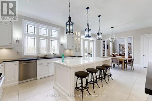 24 Bluff Trail, King, ON - Indoor Photo Showing Kitchen With Upgraded Kitchen