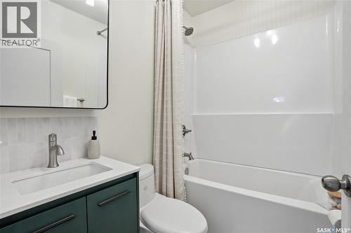218 Ash Street E, Saskatoon, SK - Indoor Photo Showing Bathroom