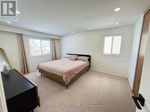 852 Thistle Down Court, Mississauga, ON - Indoor Photo Showing Bedroom