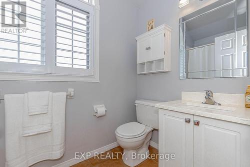 32 Vineberg Drive, Hamilton, ON - Indoor Photo Showing Bathroom