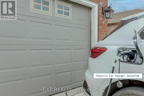 32 Vineberg Drive, Hamilton, ON -  With Exterior