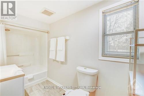 317 Summit Avenue, Ottawa, ON - Indoor Photo Showing Bathroom