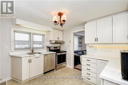 317 Summit Avenue, Ottawa, ON - Indoor Photo Showing Kitchen