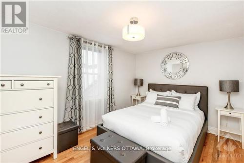 317 Summit Avenue, Ottawa, ON - Indoor Photo Showing Bedroom