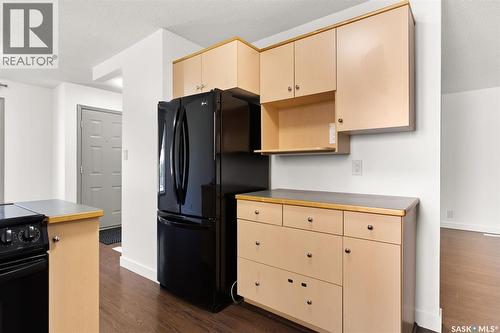 78 Spence Street, Regina, SK - Indoor Photo Showing Kitchen