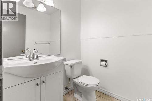78 Spence Street, Regina, SK - Indoor Photo Showing Bathroom