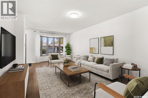 78 Spence Street, Regina, SK - Indoor Photo Showing Living Room