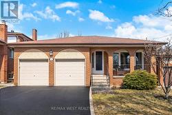 6 DISAN COURT Toronto, ON M9V 4A7