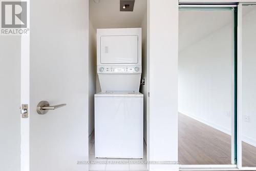 1908 - 158 Front Street E, Toronto, ON - Indoor Photo Showing Laundry Room