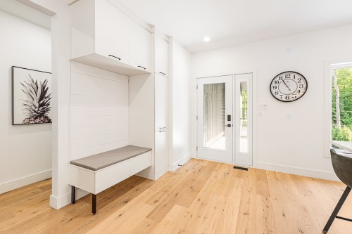 Hall d'entrée/Vestibule - 27 Rue De L'Orée-Des-Bois, Saint-Denis-De-Brompton, QC - Indoor Photo Showing Kitchen With Upgraded Kitchen