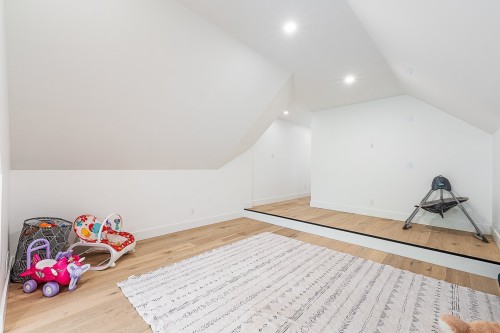 Salle de jeux - 27 Rue De L'Orée-Des-Bois, Saint-Denis-De-Brompton, QC - Indoor