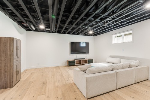 Salle familiale - 27 Rue De L'Orée-Des-Bois, Saint-Denis-De-Brompton, QC - Indoor