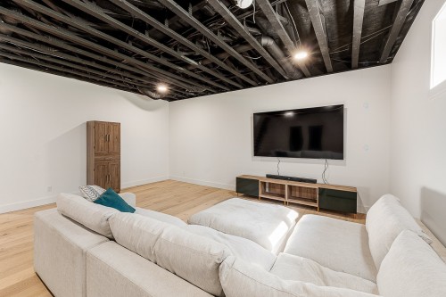 Salle familiale - 27 Rue De L'Orée-Des-Bois, Saint-Denis-De-Brompton, QC - Indoor Photo Showing Other Room