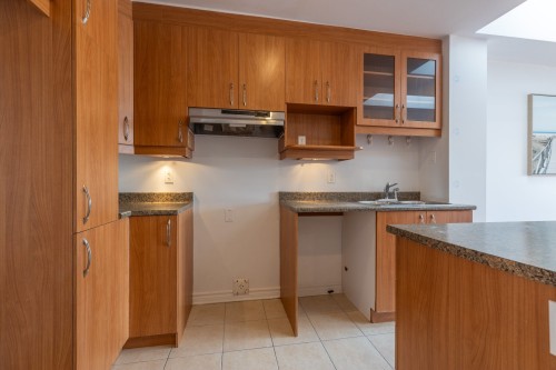 Kitchen - 8-5498 Rue Robert-Burns, Montréal (Côte-Des-Neiges/Notre-Dame-De-Grâce), QC - Indoor Photo Showing Kitchen