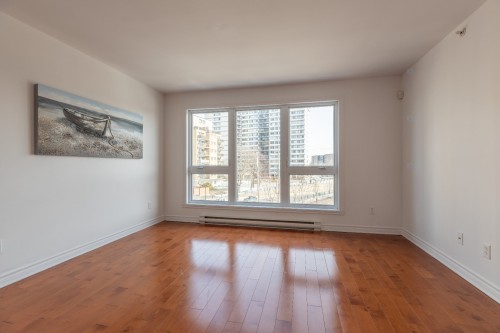 Living Room - 8-5498 Rue Robert-Burns, Montréal (Côte-Des-Neiges/Notre-Dame-De-Grâce), QC - Indoor Photo Showing Other Room