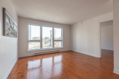Living Room - 8-5498 Rue Robert-Burns, Montréal (Côte-Des-Neiges/Notre-Dame-De-Grâce), QC - Indoor Photo Showing Other Room