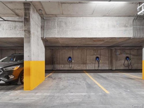 Garage - 604-3000 Boul. Thimens, Montréal (Saint-Laurent), QC - Indoor