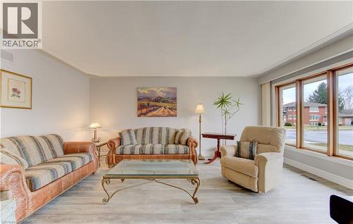 449 Greenfield Avenue, Kitchener, ON - Indoor Photo Showing Living Room