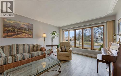449 Greenfield Avenue, Kitchener, ON - Indoor Photo Showing Living Room