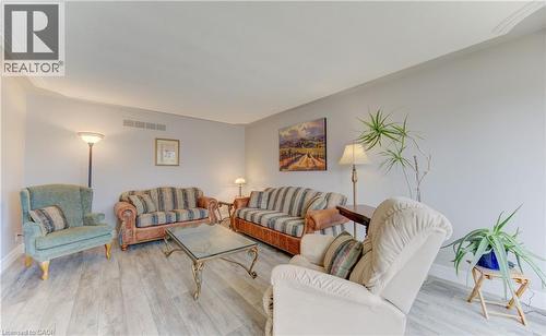 449 Greenfield Avenue, Kitchener, ON - Indoor Photo Showing Living Room