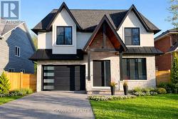 402 NIAR AVENUE  Mississauga, ON L5G 1W3