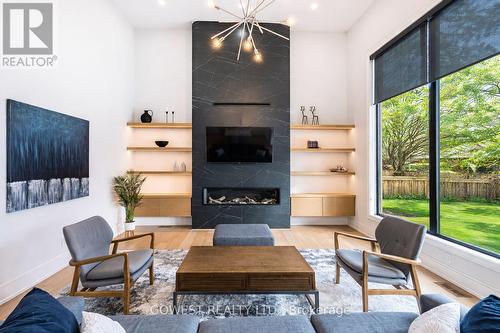 402 Niar Avenue, Mississauga, ON - Indoor Photo Showing Living Room With Fireplace