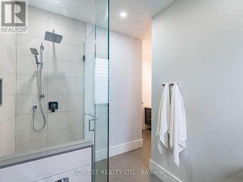 402 Niar Avenue, Mississauga, ON - Indoor Photo Showing Bathroom