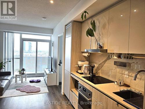 1506 - 28 Interchange Way, Vaughan, ON - Indoor Photo Showing Kitchen