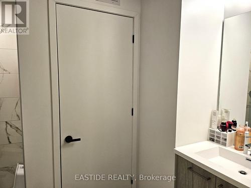 1506 - 28 Interchange Way, Vaughan, ON - Indoor Photo Showing Bathroom