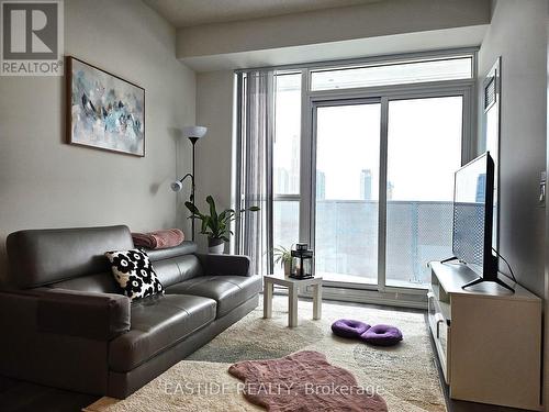 1506 - 28 Interchange Way, Vaughan, ON - Indoor Photo Showing Living Room