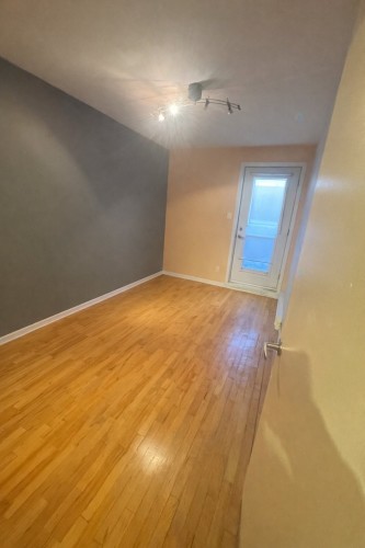 Salle de lavage - 533 Av. Meese, Montréal (Mercier/Hochelaga-Maisonneuve), QC - Indoor Photo Showing Laundry Room