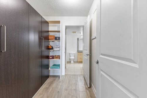 Penderie (Walk-in) - 1406-1280 Rue St-Jacques, Montréal (Ville-Marie), QC - Indoor Photo Showing Other Room