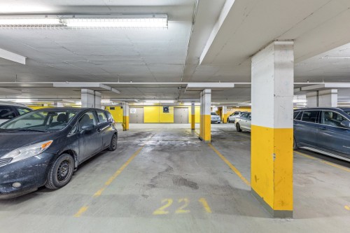 Garage - 1406-1280 Rue St-Jacques, Montréal (Ville-Marie), QC - Indoor Photo Showing Garage