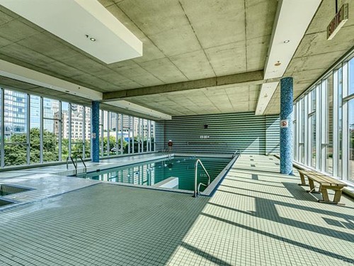 Piscine - 1406-1280 Rue St-Jacques, Montréal (Ville-Marie), QC - Indoor Photo Showing Other Room With In Ground Pool