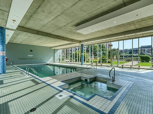 Spa - 1406-1280 Rue St-Jacques, Montréal (Ville-Marie), QC - Indoor Photo Showing Other Room