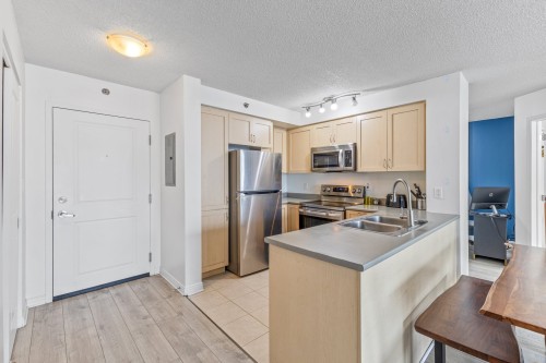 Cuisine - 1406-1280 Rue St-Jacques, Montréal (Ville-Marie), QC - Indoor Photo Showing Kitchen With Double Sink