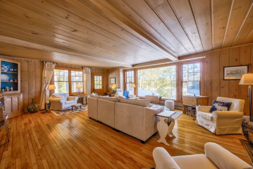 Living Room - 921 Ch. D'Entrelacs, Entrelacs, QC - Indoor Photo Showing Living Room